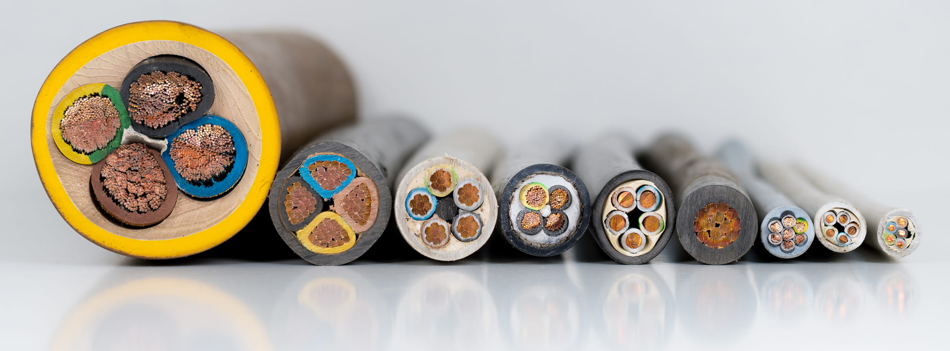 Schnitte durch verschiedene Kabel